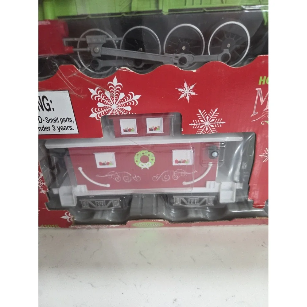 Lionel 7-11915 Home For The Holiday Ready-to-Play set